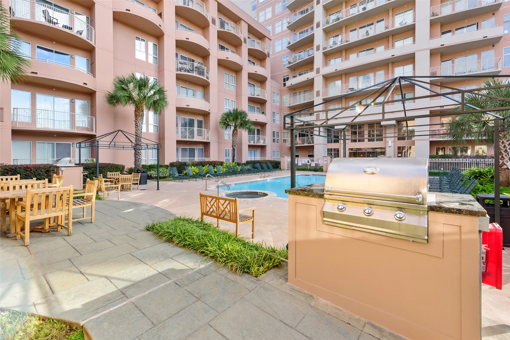 3505 Sage Road, Unit 2210 Houston, TX 77056 - Photo 37 of 40 Poolside amenities also include a grill station.
