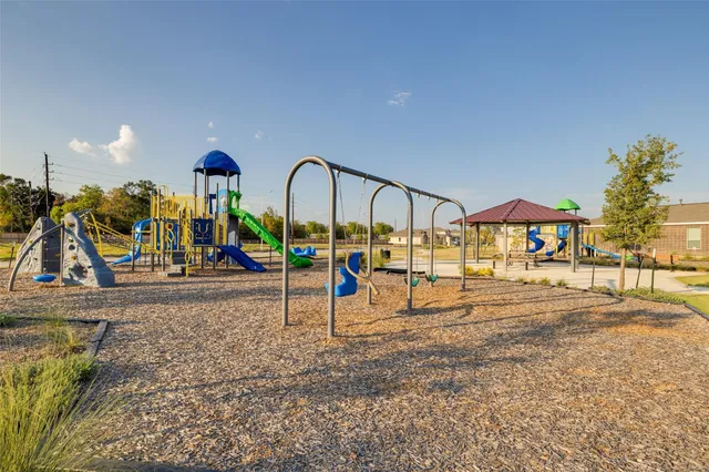 $200,000 | 6018 Sherman Lakes Drive, Humble, TX 77338