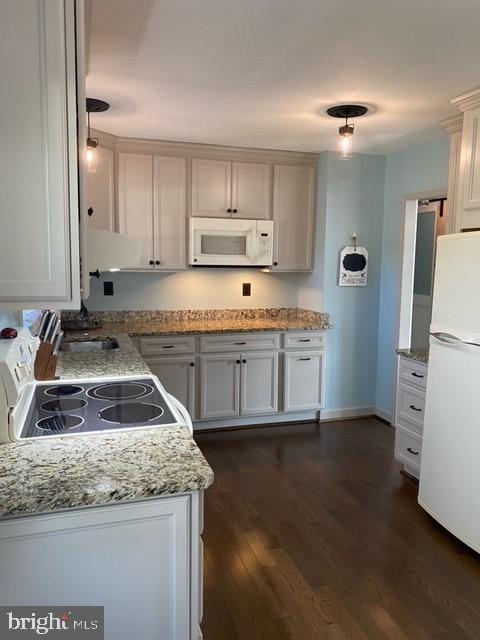 926 Fall Ridge Way Gambrills, MD 21054 - Photo 7 of 34 Beautifully updated kitchen
