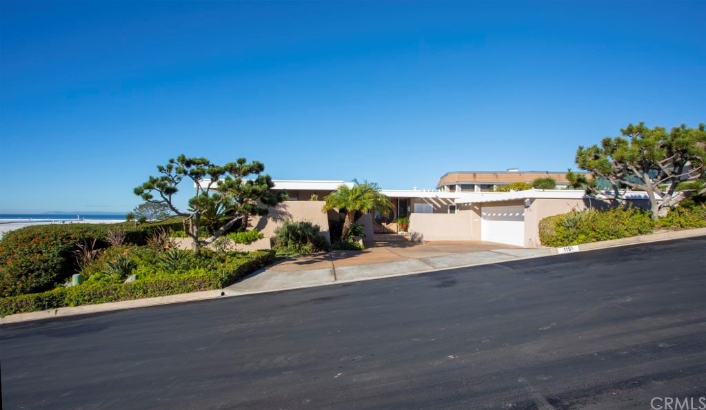 119 Monarch Bay Drive Dana Point, CA 92629 - Photo 3 of 24 a picture of a table and chairs