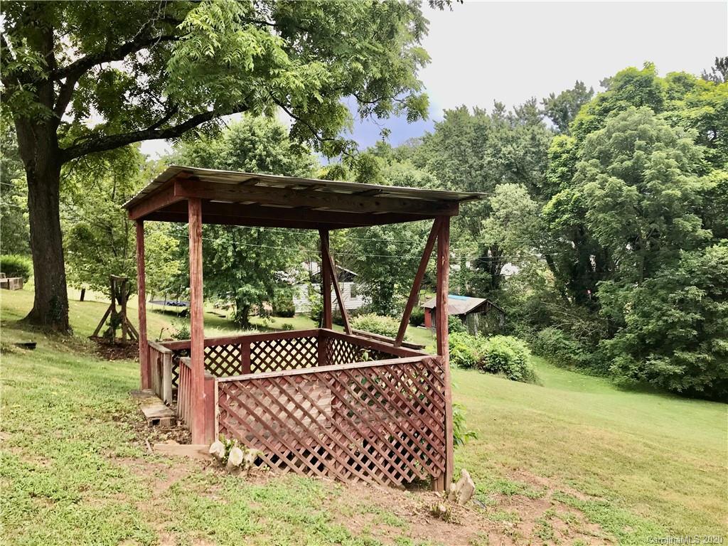 684 Holtzclaw Road Canton, NC 28716 - Photo 31 of 33 a view of a backyard with a large tree