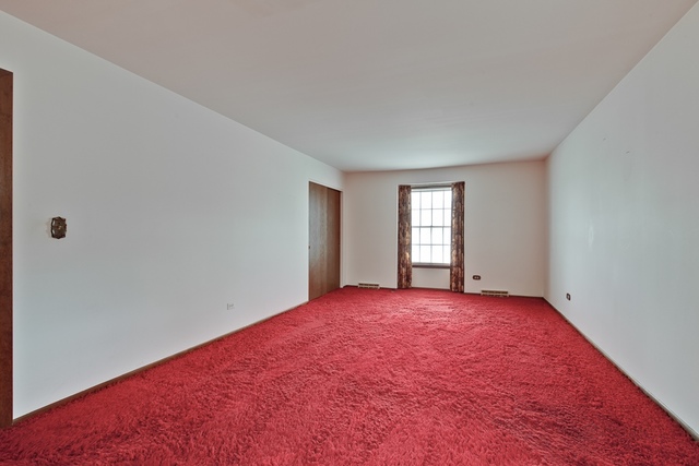601 West Golf Road Libertyville, IL 60048 - Photo 16 of 27 a view of empty room with window