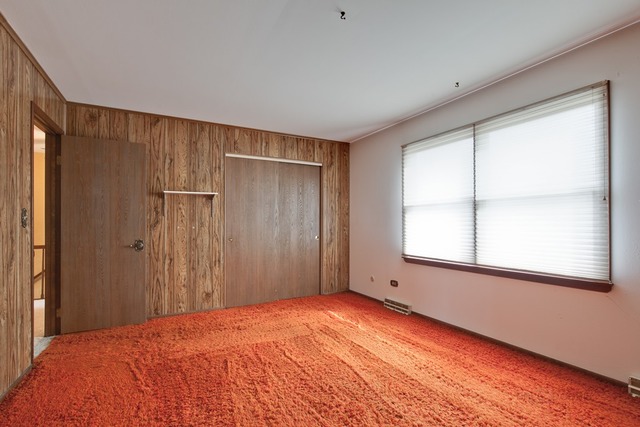 601 West Golf Road Libertyville, IL 60048 - Photo 19 of 27 a view of an empty room with a window