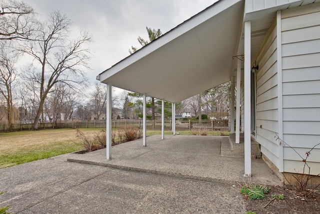 601 West Golf Road Libertyville, IL 60048 - Photo 24 of 27 a view of a backyard