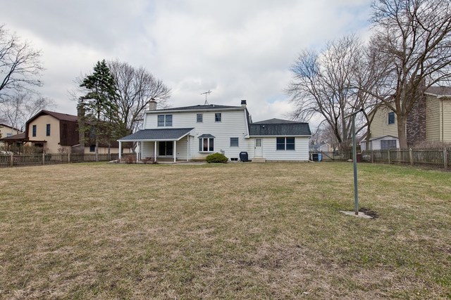 601 West Golf Road Libertyville, IL 60048 - Photo 26 of 27 a front view of a house with a yard