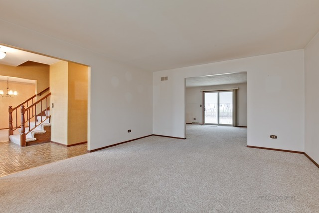 601 West Golf Road Libertyville, IL 60048 - Photo 4 of 27 a view of an empty room with a window