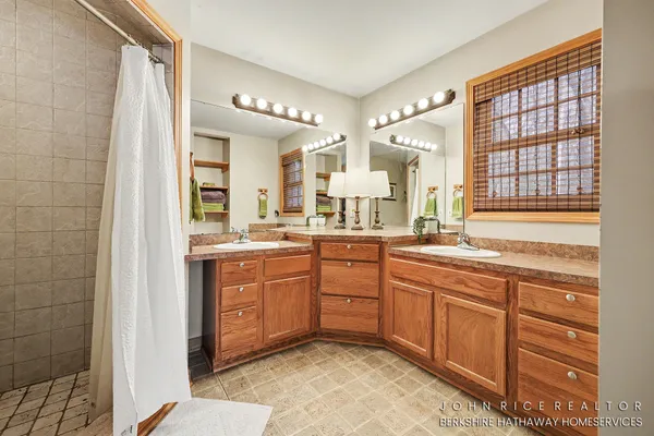 $700,000 | 10690 Bennett Street Southeast, Lowell, MI 49331