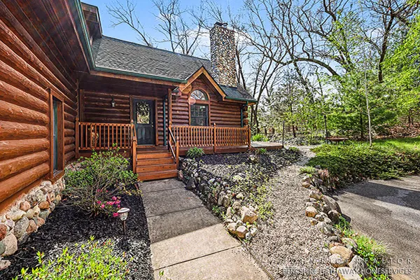 $700,000 | 10690 Bennett Street Southeast, Lowell, MI 49331