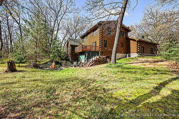 $700,000 | 10690 Bennett Street Southeast, Lowell, MI 49331