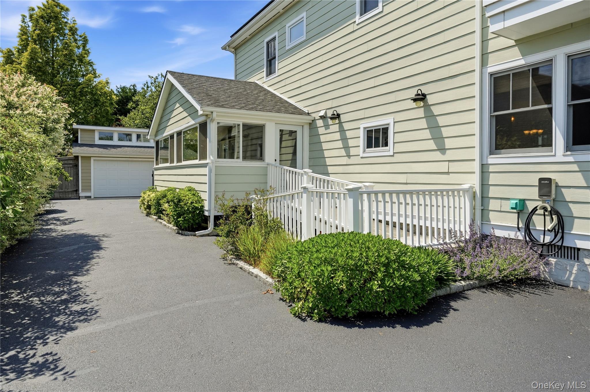 2544 Riverside Avenue Seaford, NY 11783 - Photo 5 of 50