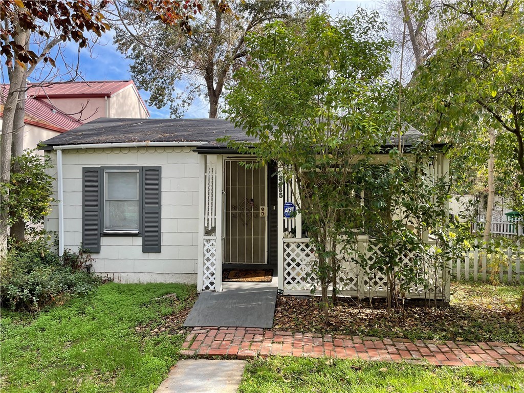 8485 Morro Road Atascadero, CA 93422 - Photo 2 of 36 a front view of a house with garden