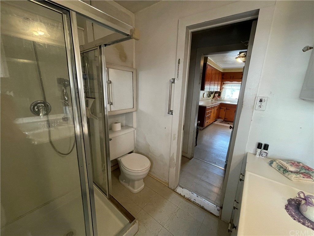 8485 Morro Road Atascadero, CA 93422 - Photo 22 of 36 a bathroom with a granite countertop sink toilet and shower