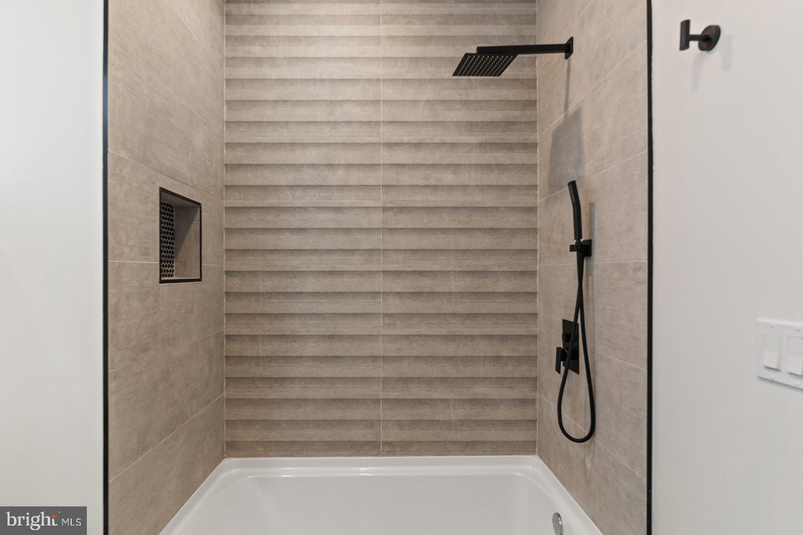 1644 North 6th Street Philadelphia, PA 19122 - Photo 40 of 52 a bathroom with a bathtub