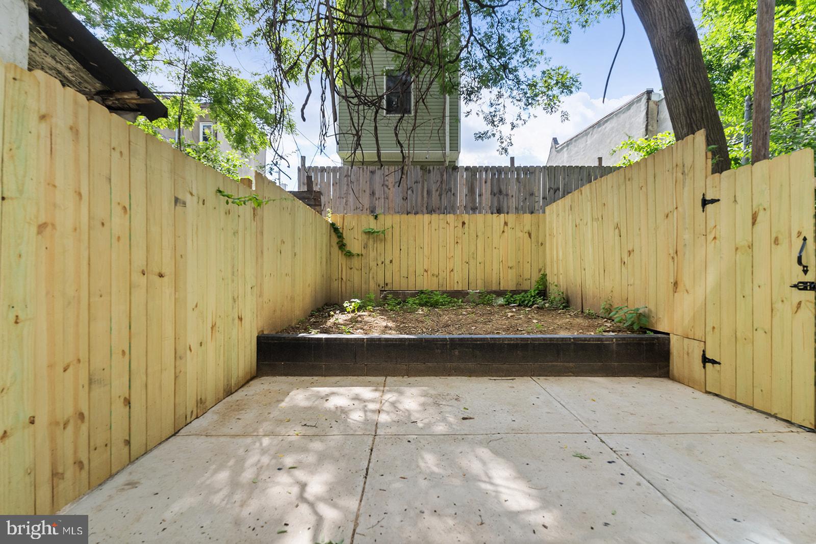 1644 North 6th Street Philadelphia, PA 19122 - Photo 51 of 52 a view of entryway with a tub and trees around