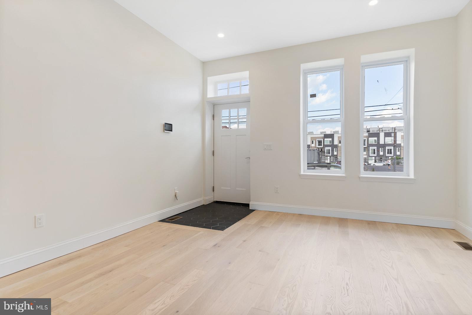 1644 North 6th Street Philadelphia, PA 19122 - Photo 9 of 52 an empty room with windows
