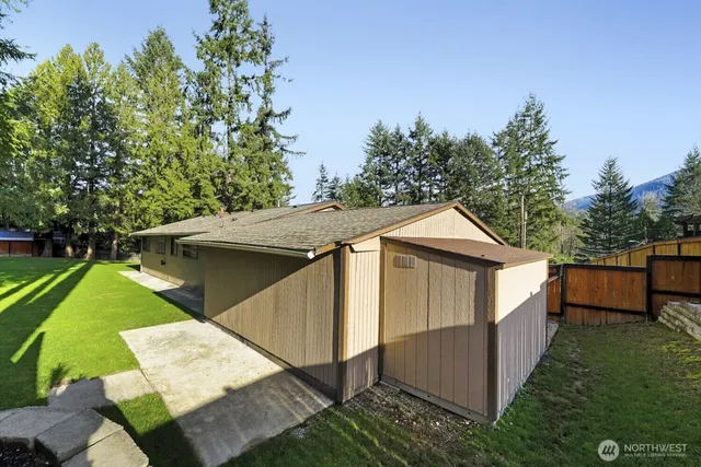 $1,100,000 | 715 Sunrise Place Southwest, Issaquah, WA 98027