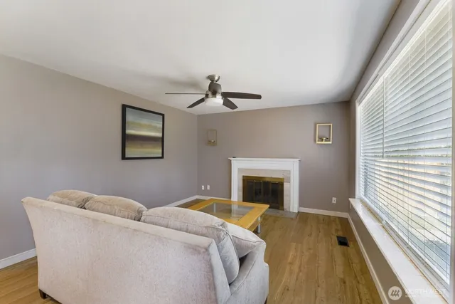 $1,100,000 | 715 Sunrise Place Southwest, Issaquah, WA 98027