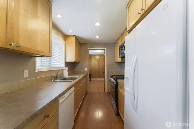 $1,100,000 | 715 Sunrise Place Southwest, Issaquah, WA 98027