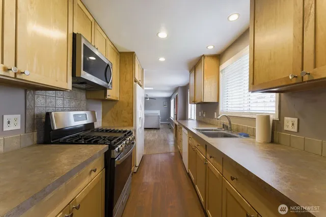 $1,100,000 | 715 Sunrise Place Southwest, Issaquah, WA 98027