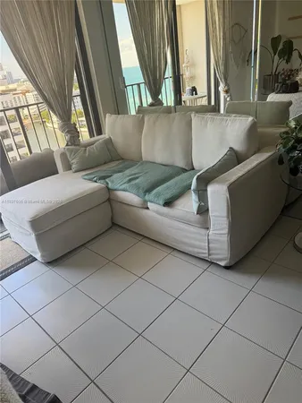 $2,850 | 2625 Collins Avenue, Unit 1702, Miami Beach, FL 33140