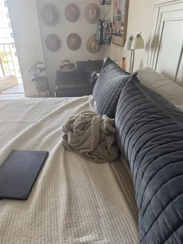 $2,950 | 2625 Collins Avenue, Unit 1702, Miami Beach, FL 33140