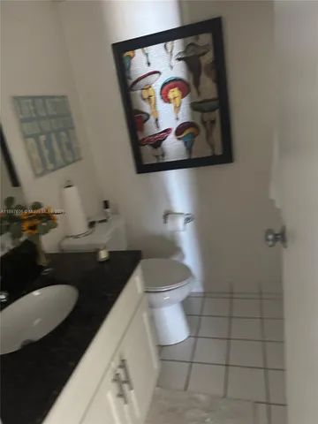 $2,950 | 2625 Collins Avenue, Unit 1702, Miami Beach, FL 33140