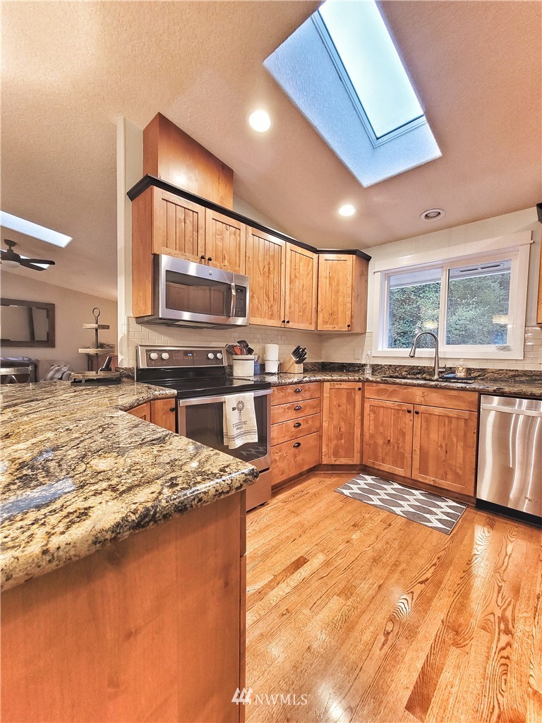 317 Grasseth Poston Road Longview, WA 98632 - Photo 11 of 36 a large kitchen with kitchen island a stove a sink a oven and a microwave