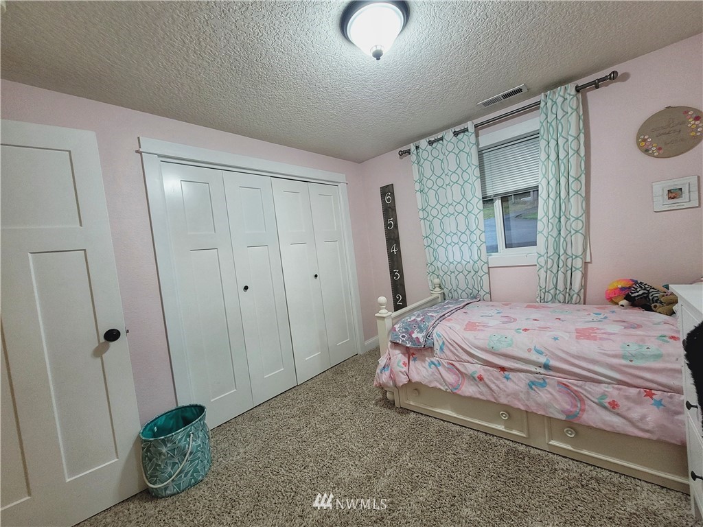 317 Grasseth Poston Road Longview, WA 98632 - Photo 15 of 36 a bedroom with a bed and a window