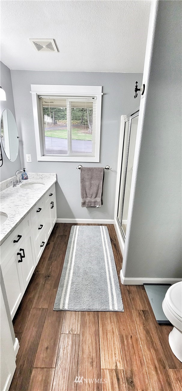 317 Grasseth Poston Road Longview, WA 98632 - Photo 19 of 36 a bathroom with a sink and a large mirror