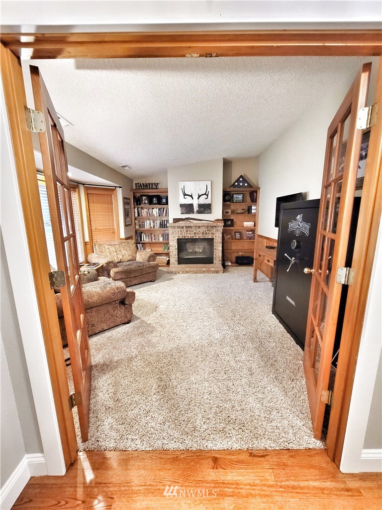 317 Grasseth Poston Road Longview, WA 98632 - Photo 21 of 36 a living room with furniture and a fireplace