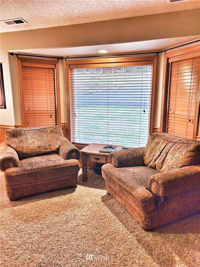 317 Grasseth Poston Road Longview, WA 98632 - Photo 23 of 36 a living room with furniture and a window