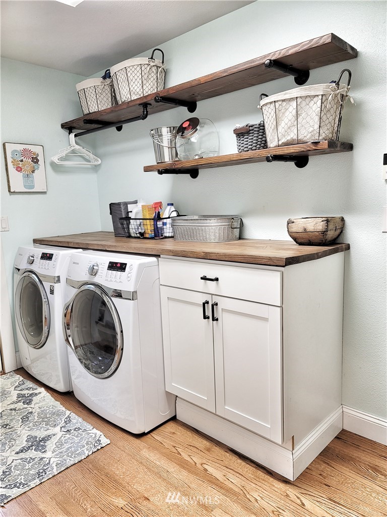 317 Grasseth Poston Road Longview, WA 98632 - Photo 24 of 36 a utility room with sink dryer and washer