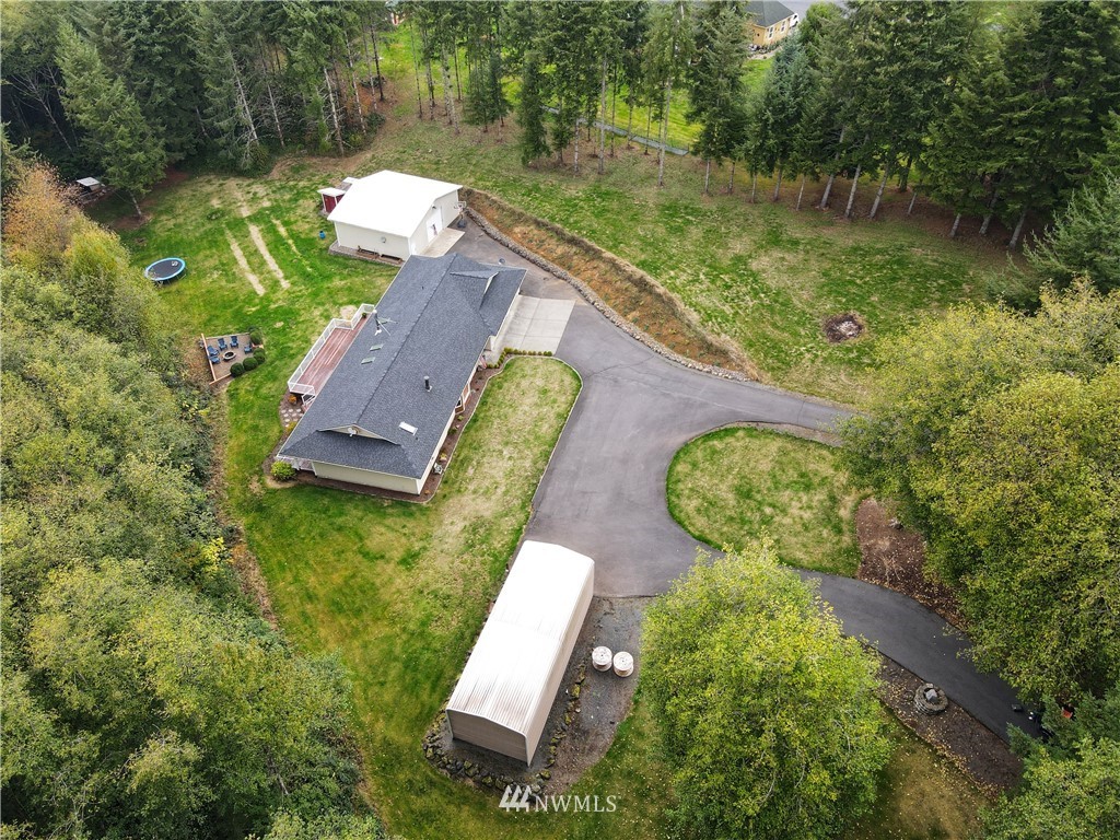 317 Grasseth Poston Road Longview, WA 98632 - Photo 35 of 36 an aerial view of a house with swimming pool a yard and outdoor seating