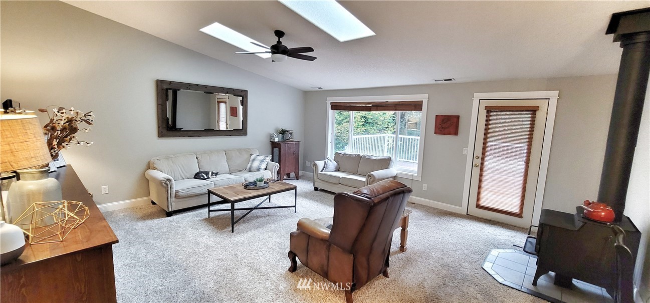 317 Grasseth Poston Road Longview, WA 98632 - Photo 7 of 36 a living room with furniture and a window