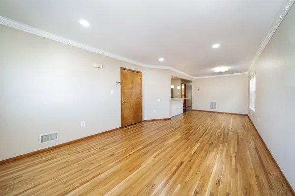 $3,000 | 149 Hobart Avenue, Unit 1, Bayonne, NJ 07002