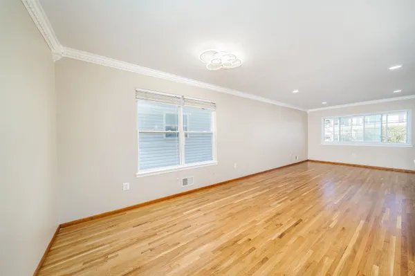 $3,000 | 149 Hobart Avenue, Unit 1, Bayonne, NJ 07002