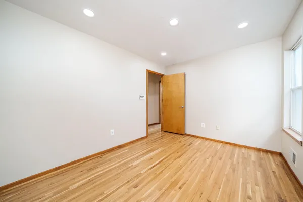 $3,000 | 149 Hobart Avenue, Unit 1, Bayonne, NJ 07002