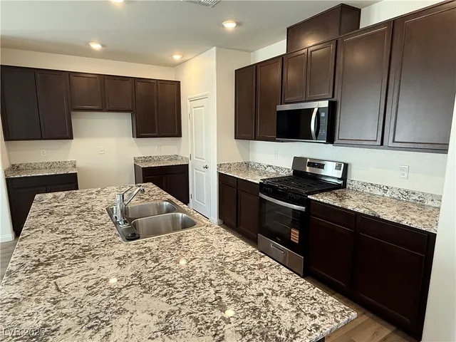 $2,400 | 5929 Violet Crown Street, North Las Vegas, NV 89081