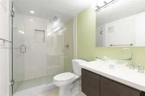 $309,000 | 611 Northeast 14th Avenue, Unit 206, Fort Lauderdale, FL 33304