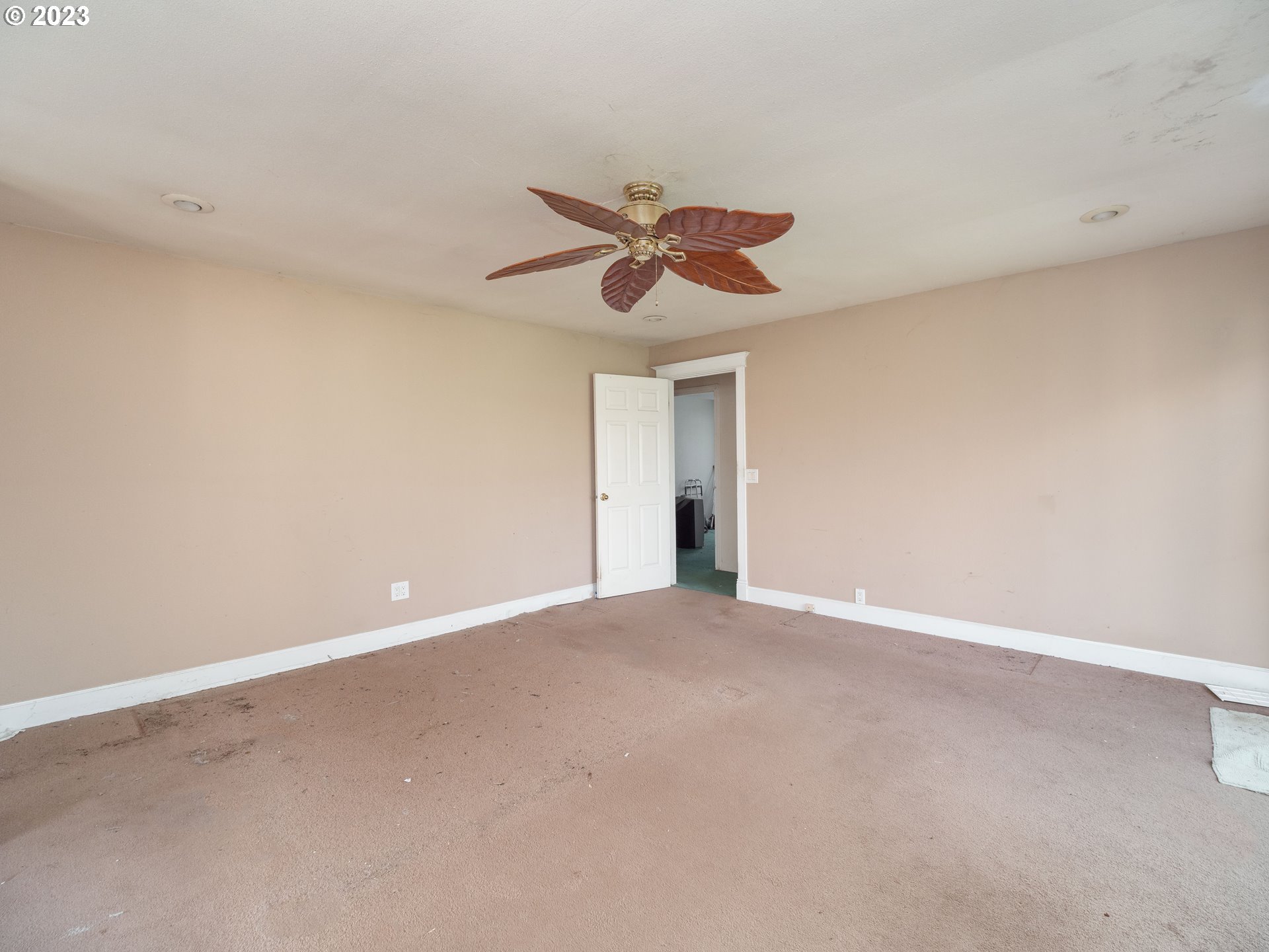 3020 Fisher Road Roseburg, OR 97471 - Photo 15 of 48 Primary Bedroom