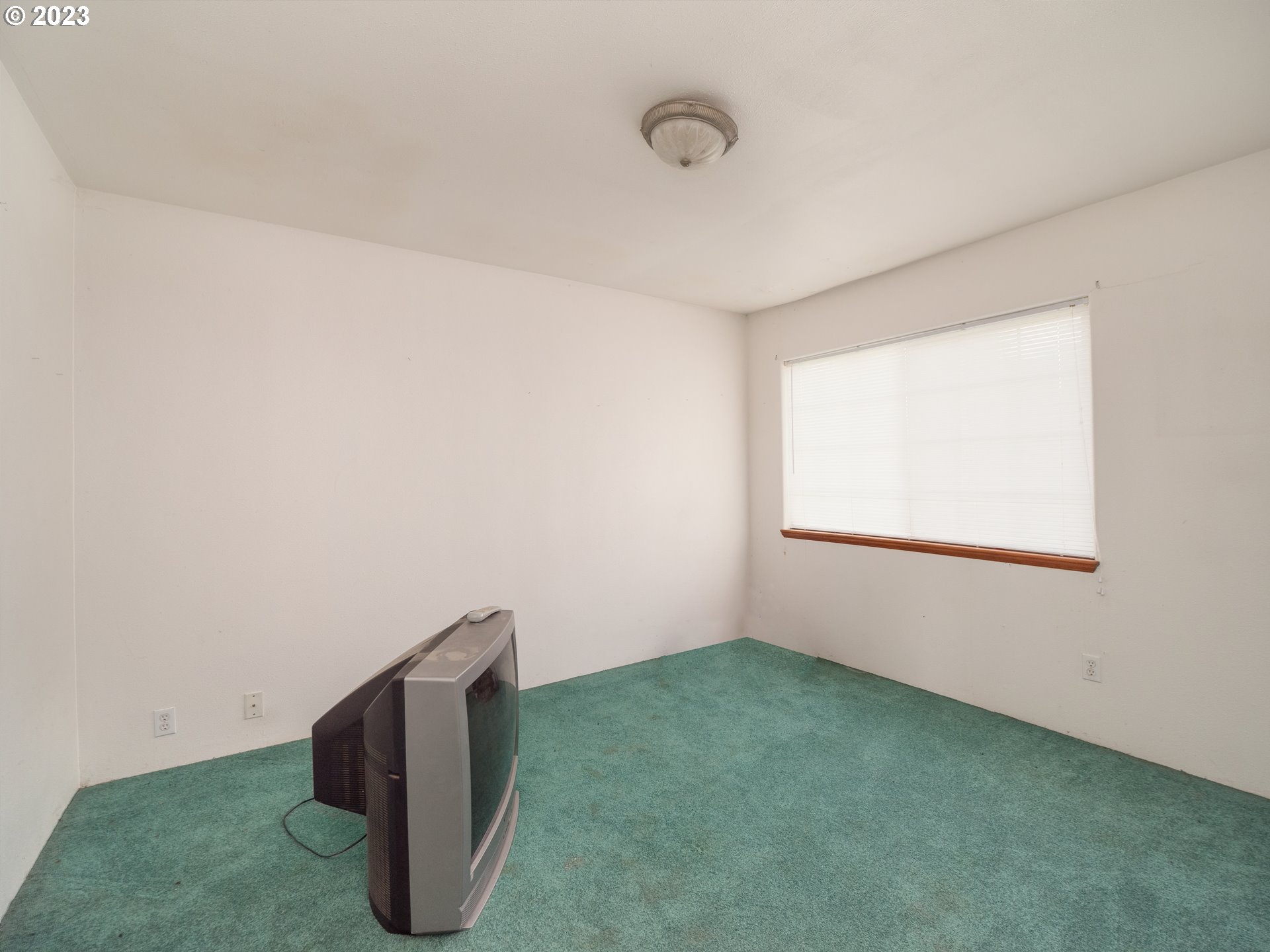 3020 Fisher Road Roseburg, OR 97471 - Photo 16 of 48 Bedroom