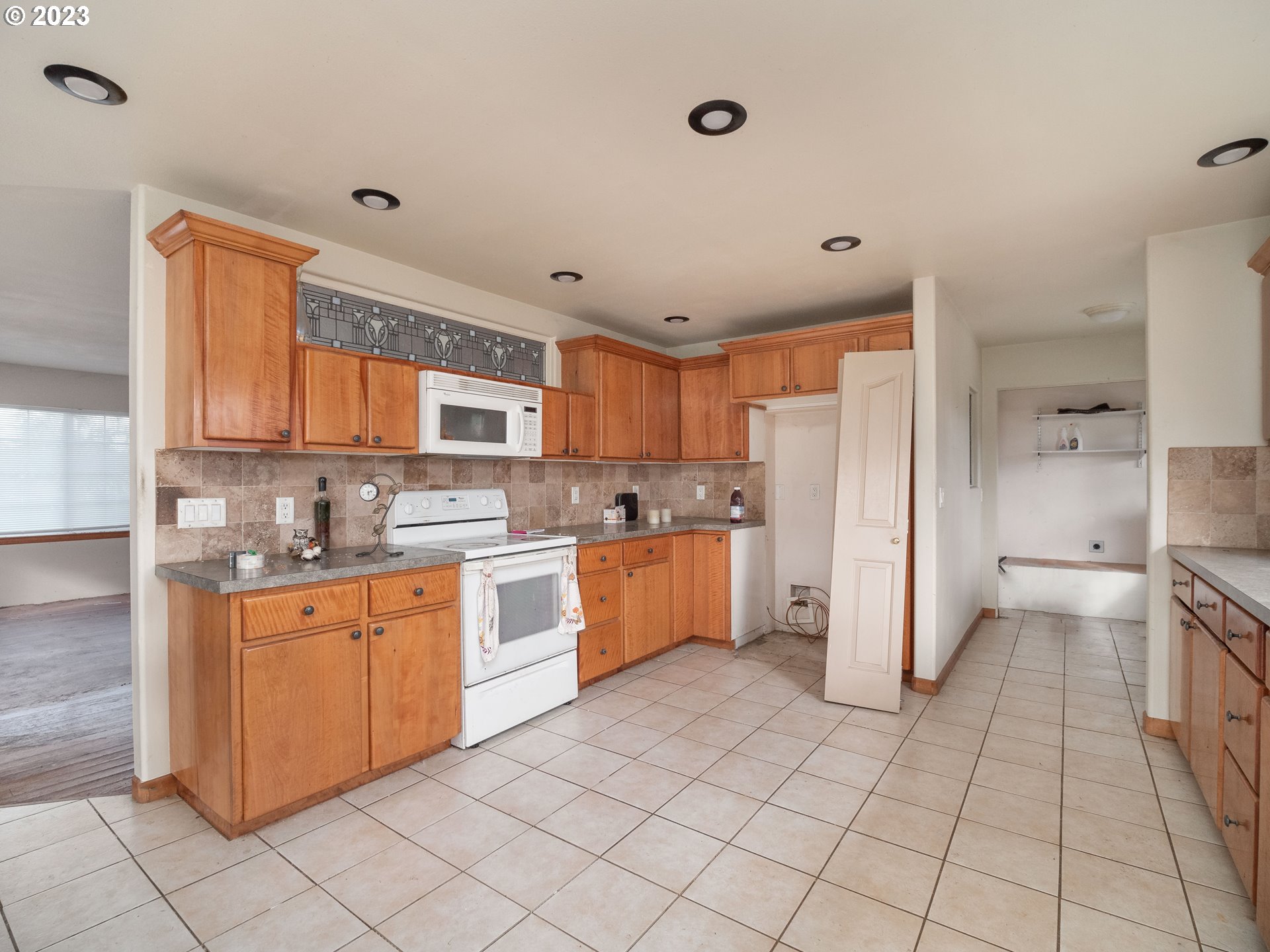 3020 Fisher Road Roseburg, OR 97471 - Photo 8 of 48 Kitchen