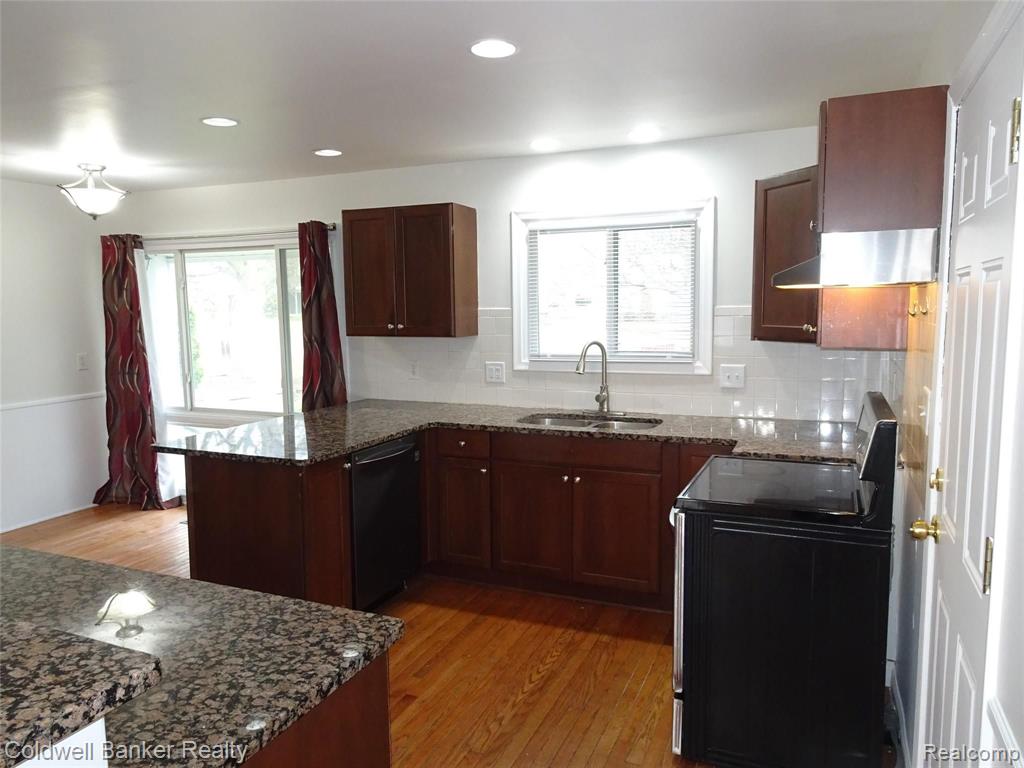32015 Farmersville Road Farmington Hills, MI 48334 - Photo 14 of 57