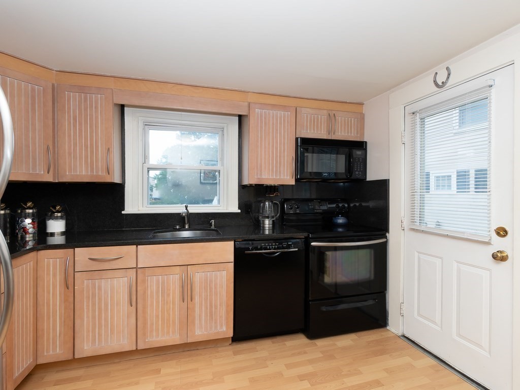 31 Falmouth Road Watertown, MA 02472 - Photo 12 of 33