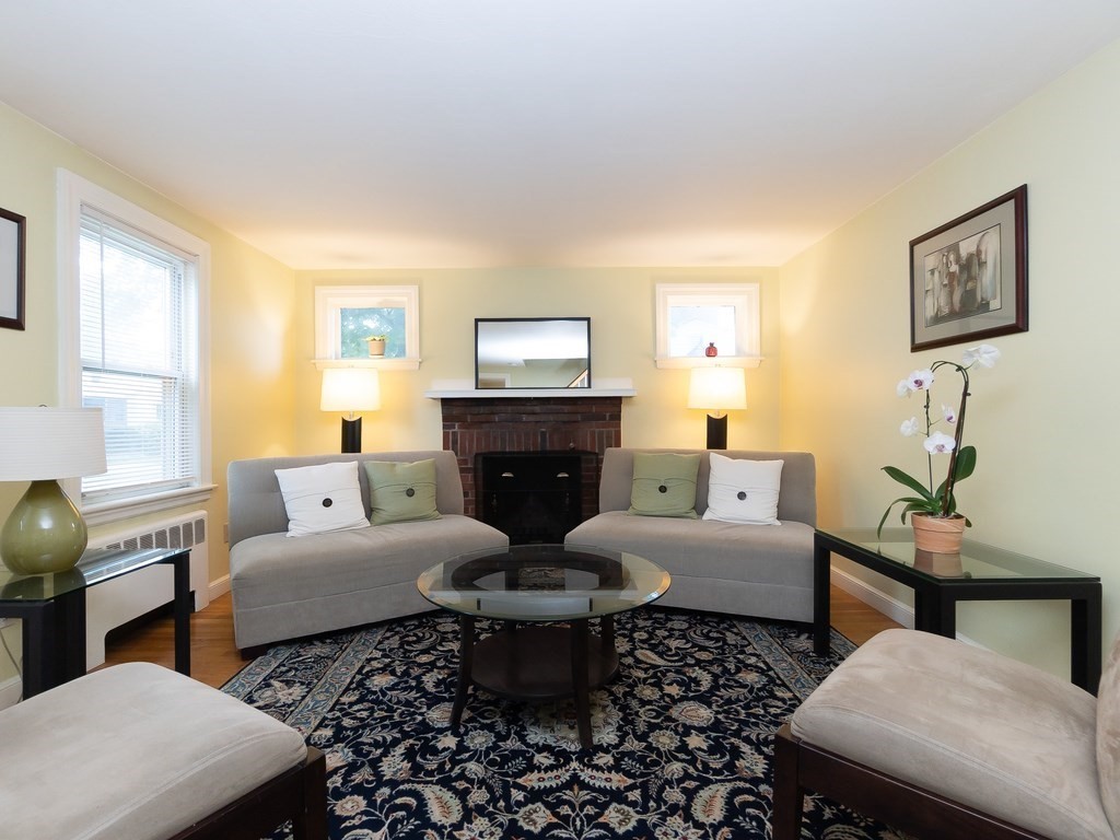 31 Falmouth Road Watertown, MA 02472 - Photo 4 of 33