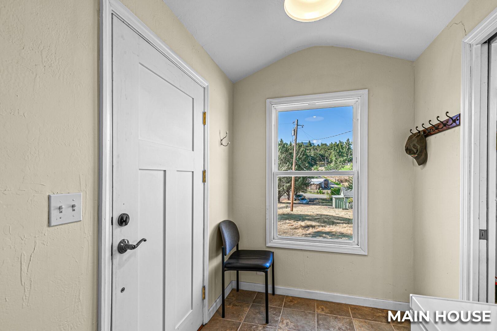 1324 Vawter Road Medford, OR 97501 - Photo 4 of 59 9R9A0023