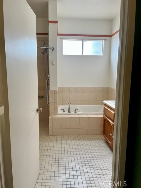 431 Chestnut Avenue Redlands, CA 92373 - Photo 12 of 23 a bathroom with a bathtub and a toilet