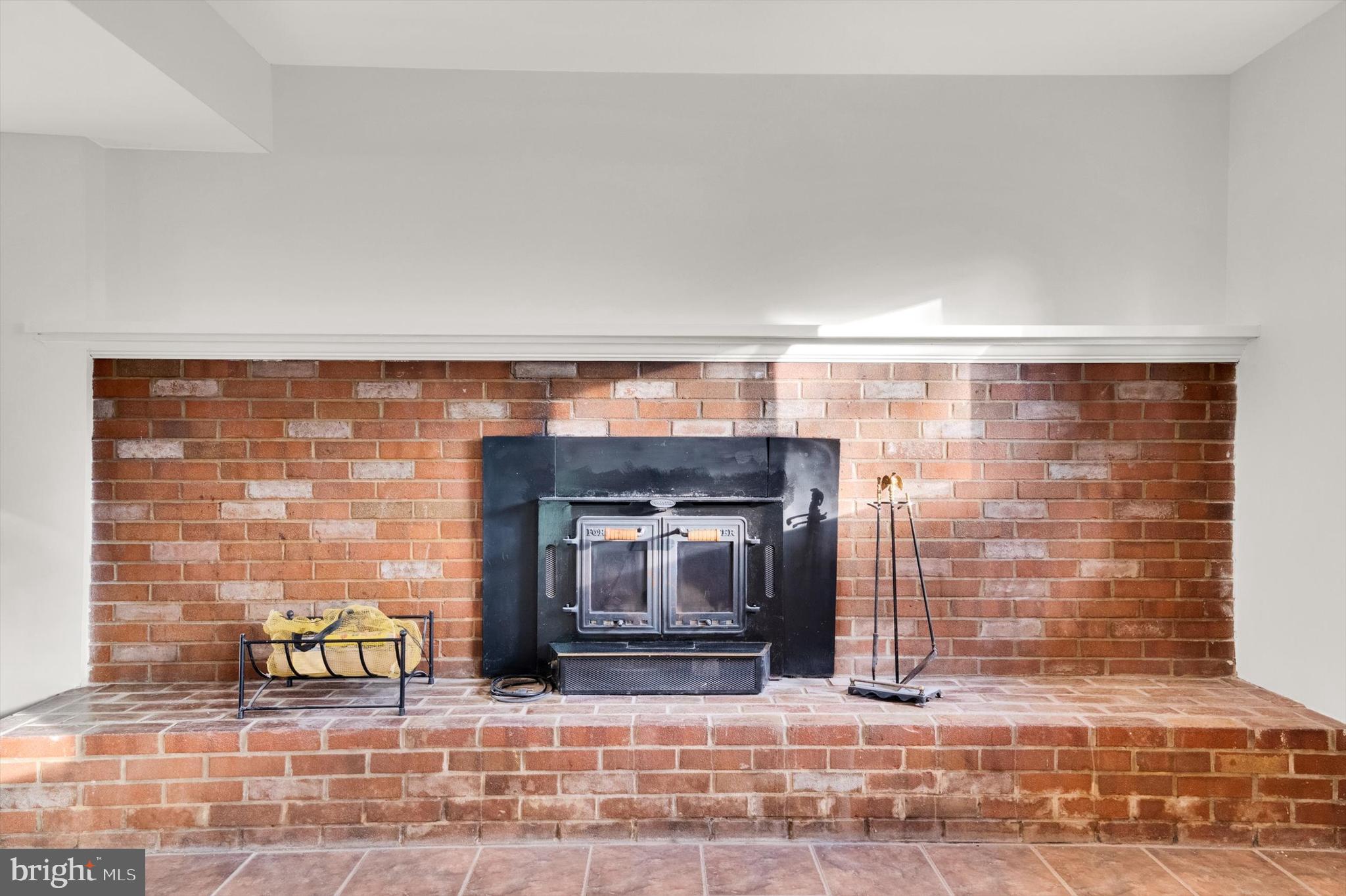 4224 Kinmount Road Lanham, MD 20706 - Photo 32 of 45 a living room with furniture