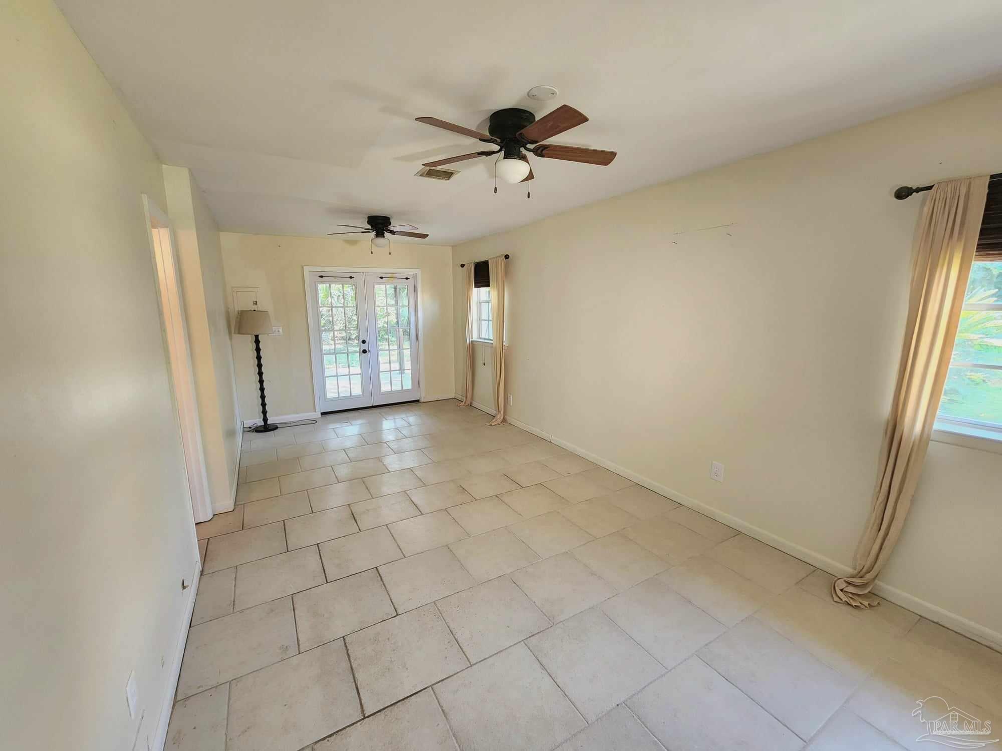 5600 Adelyn Road Pensacola, FL 32504 - Photo 8 of 34 Gallery Image 8