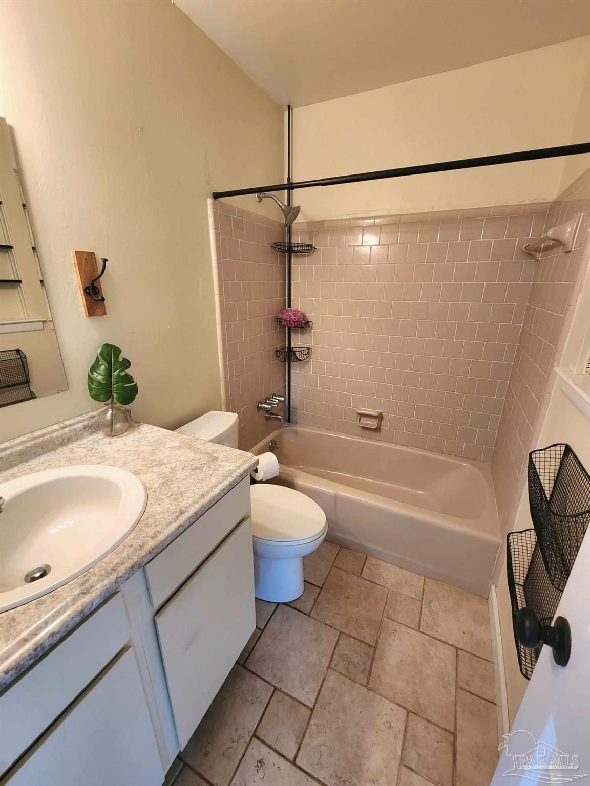 5600 Adelyn Road Pensacola, FL 32504 - Photo 10 of 34 Gallery Image 10